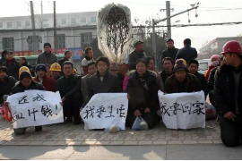 梦见有人向亲人讨债：揭秘梦境中的财务焦虑